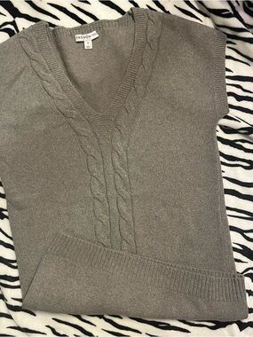ANDNOWTHIS Gray Cable V-Neck Short Sleeve Sweater Dress